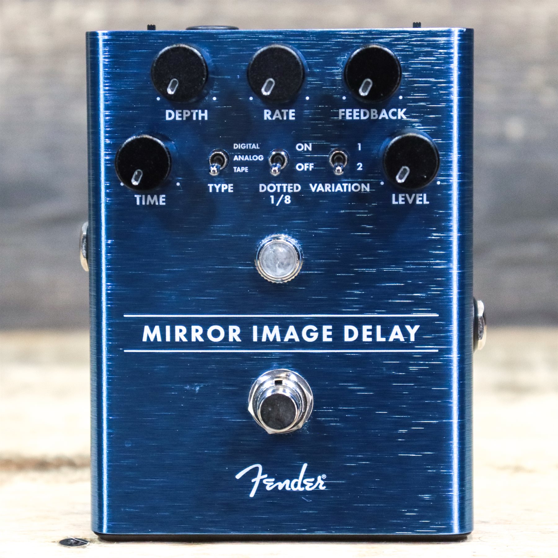 FENDER MIRROR IMAGE DELAY DIGITAL, ANALOG & TAPE DELAY TYPES