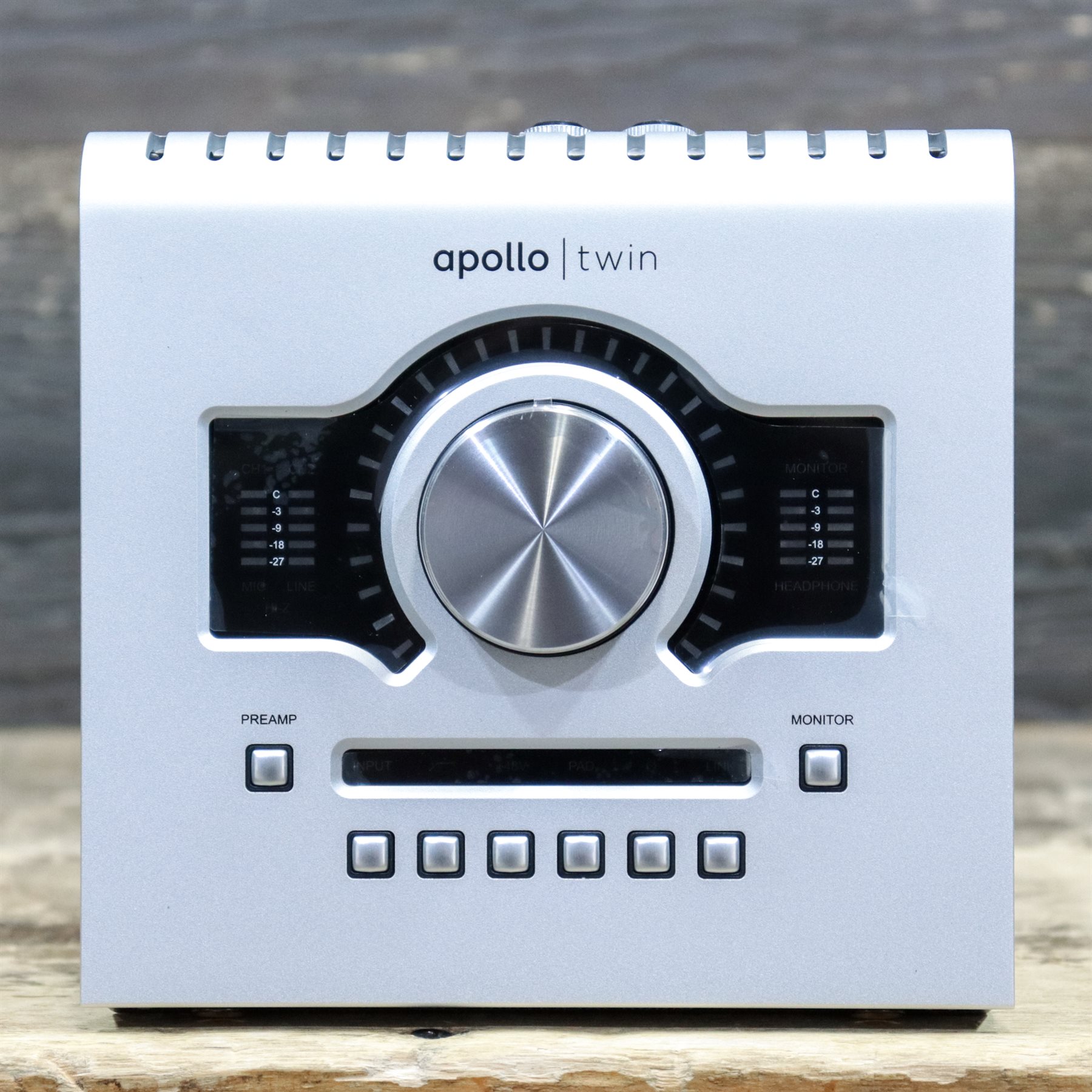 UNIVERSAL AUDIO APOLLO TWIN USB 2-IN X 6-OUT CLASS-LEADING USB