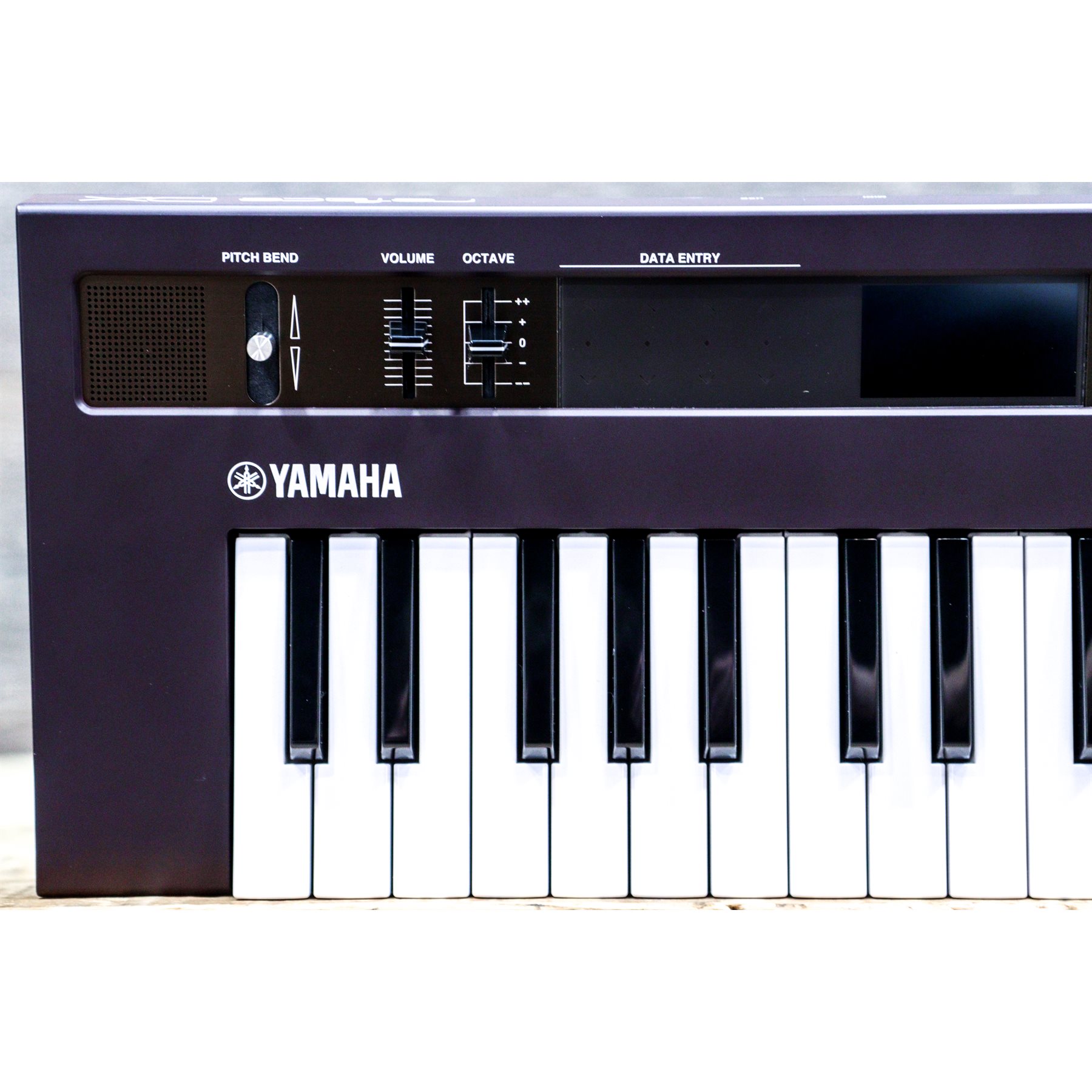 YAMAHA REFACE DX 37-KEY 4-OPERATOR FM SOUND ENGINE KEYBOARD SYNTHESIZER  W/BOX