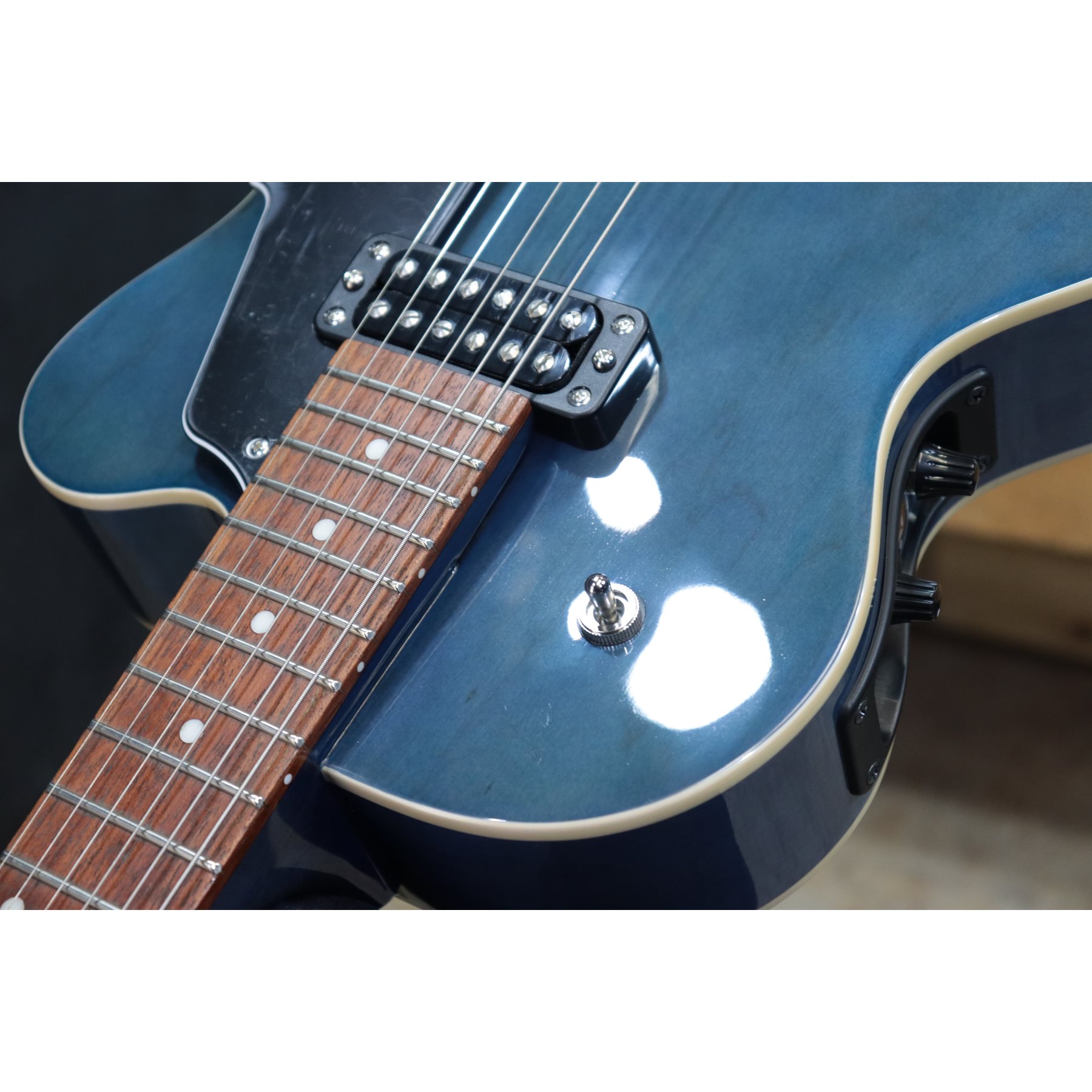 VOX GIULIETTA VGA-3D SINGLE CUTAWAY ARCHTOP TRANS BLUE W/BAG